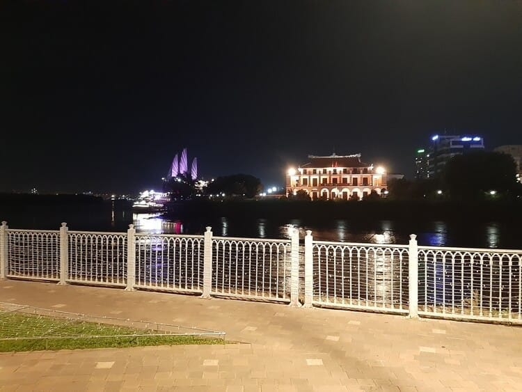 サイゴン川のさきにある建物