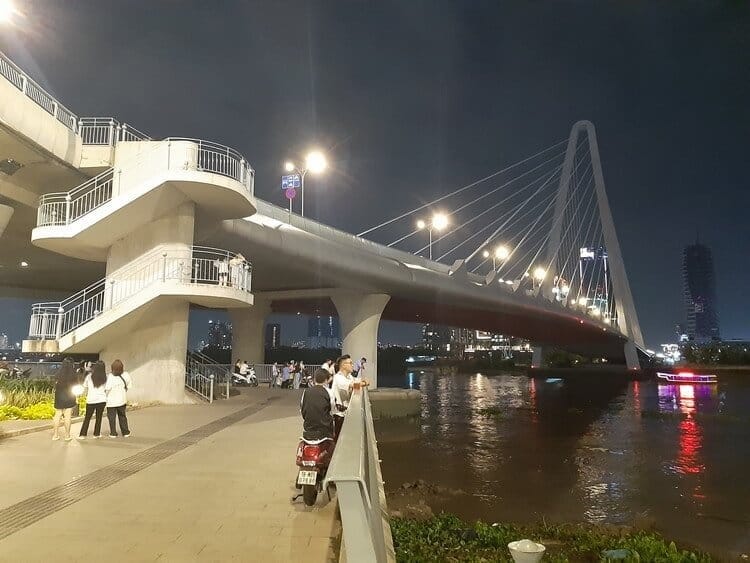 サイゴン川沿いの最後