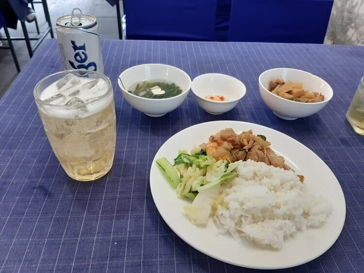 食堂のランチ