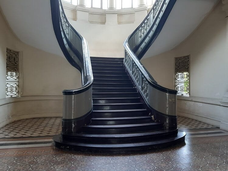 ホーチミン市博物館の階段