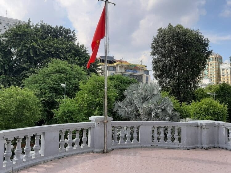 ホーチミン市博物館の外