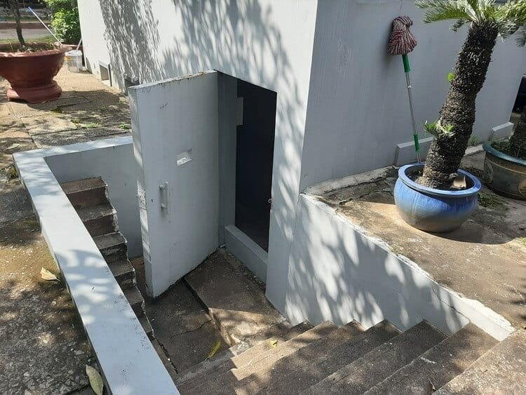 ホーチミン市博物館の地下入口