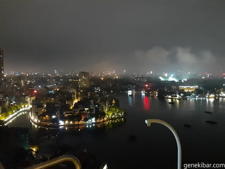 ルーフトップバーから見るハノイの夜景