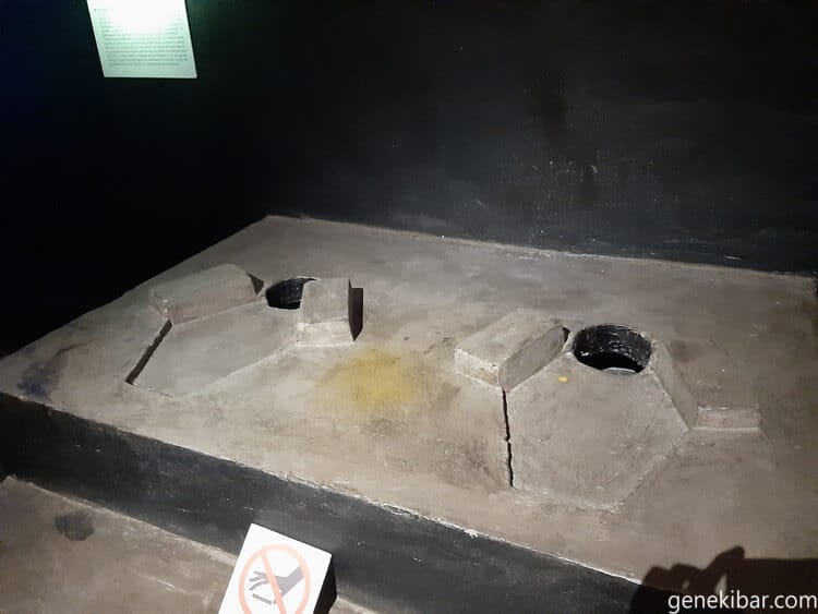 刑務所のトイレ