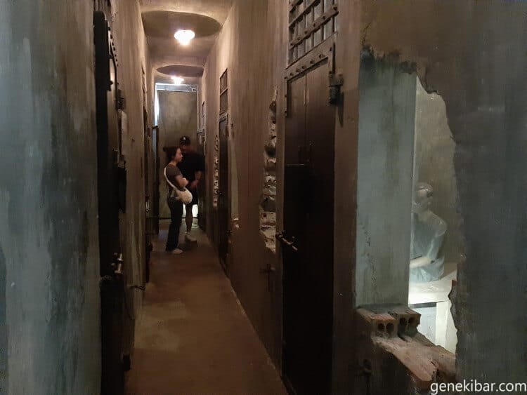 ホアロー刑務所の独房