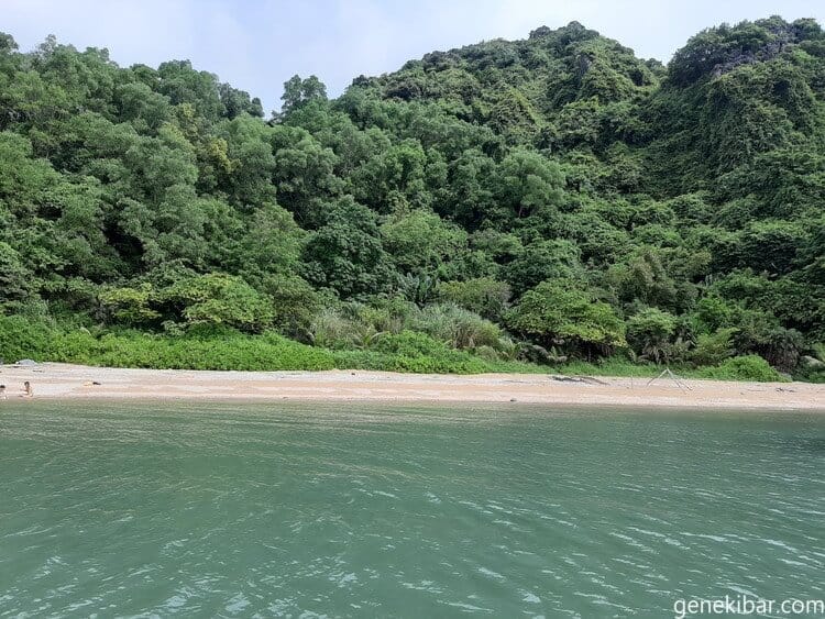 ハロン湾のビーチ