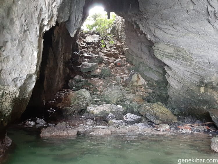 ハロン湾の洞窟