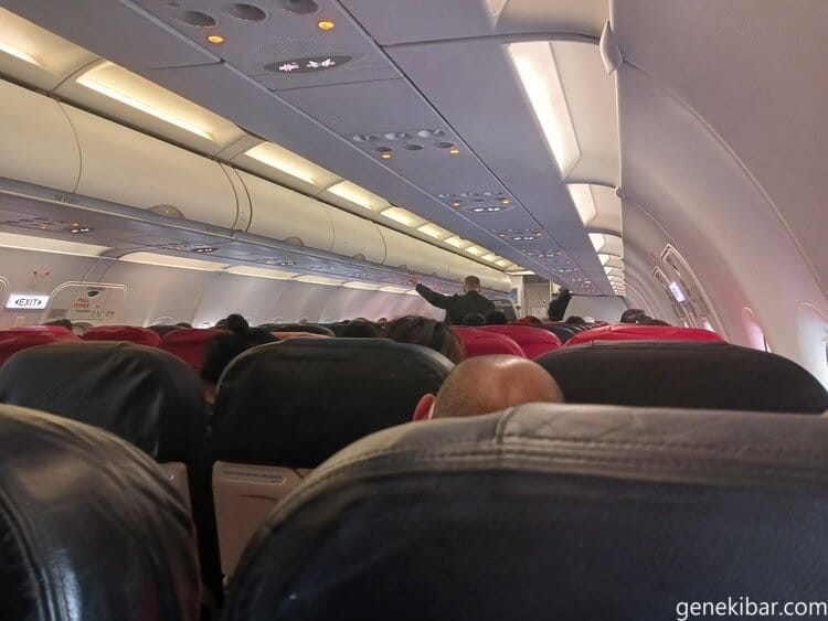 フィリピン・マニラ行きの飛行機内