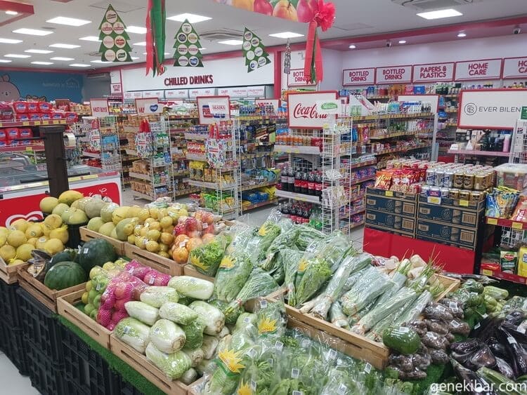 マニラのコンビニ（アルファマート）