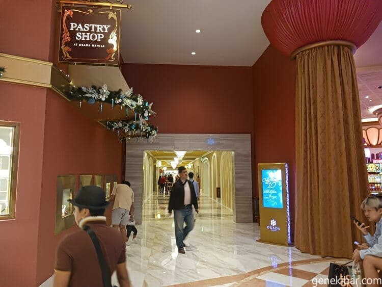 オカダマニラの通路