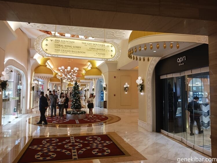 オカダマニラの通路