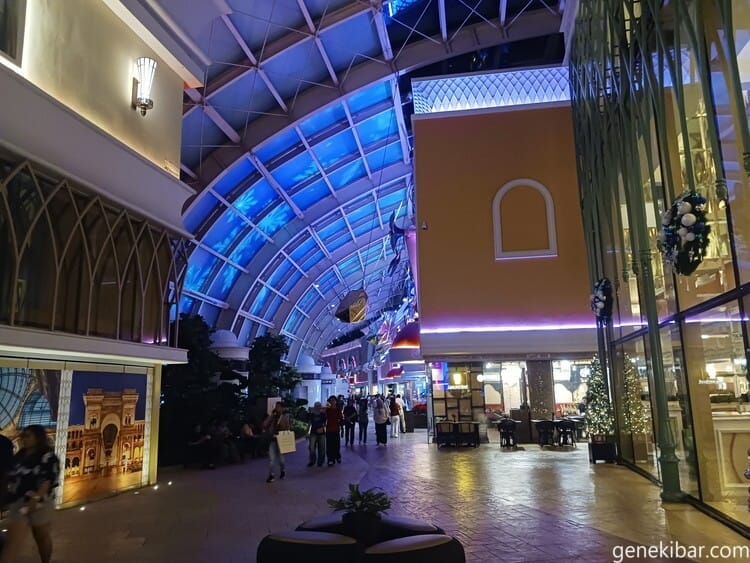 オカダマニラの通路