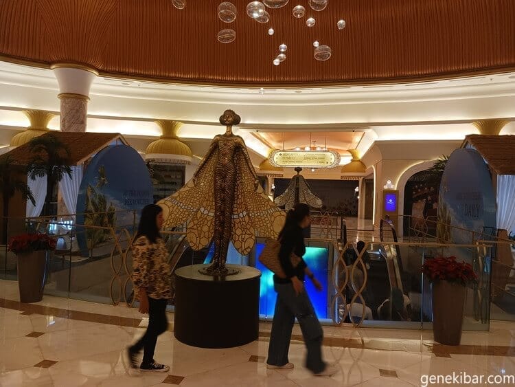 オカダマニラの通路