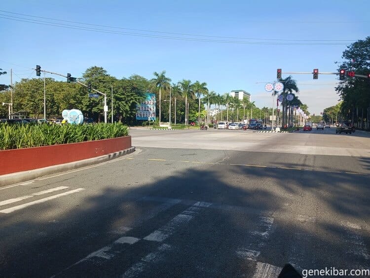 リサール公園前の道路