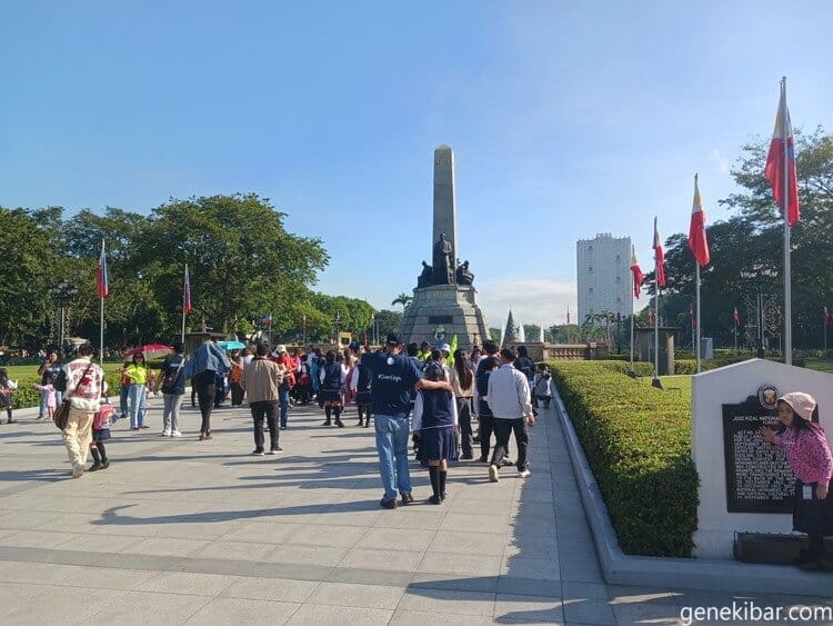 リサール公園の記念碑