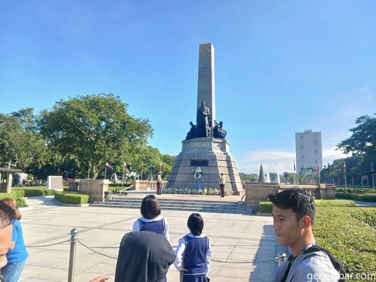 リサール公園の記念碑