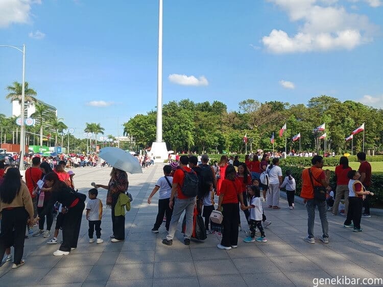 リサール公園に来る人