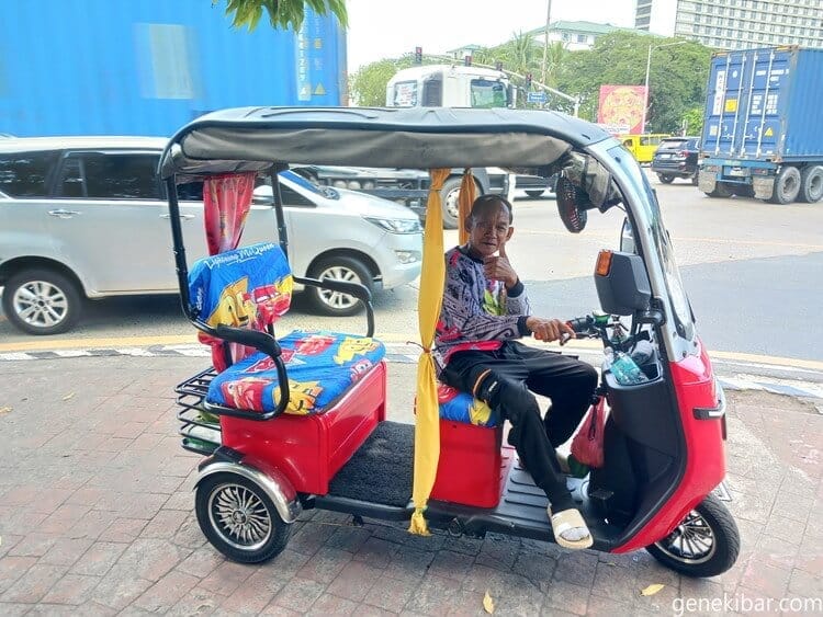 イントラムロスの観光バイク