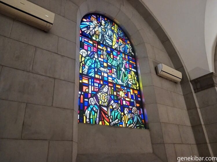 マニラ大聖堂のステンドグラス