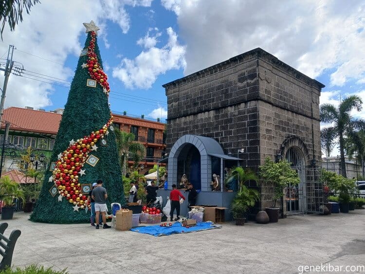 マニラ大聖堂の外