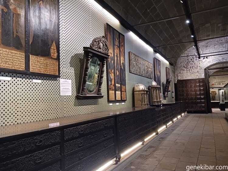 博物館の部屋の展示スペース