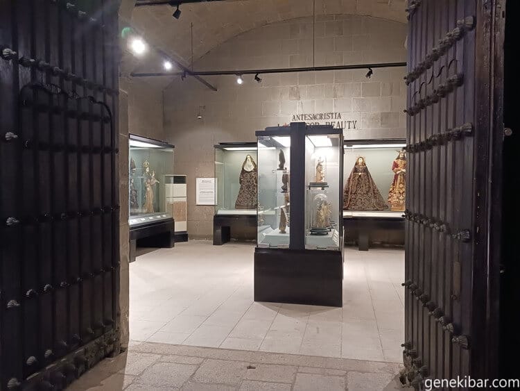 博物館のつながった部屋