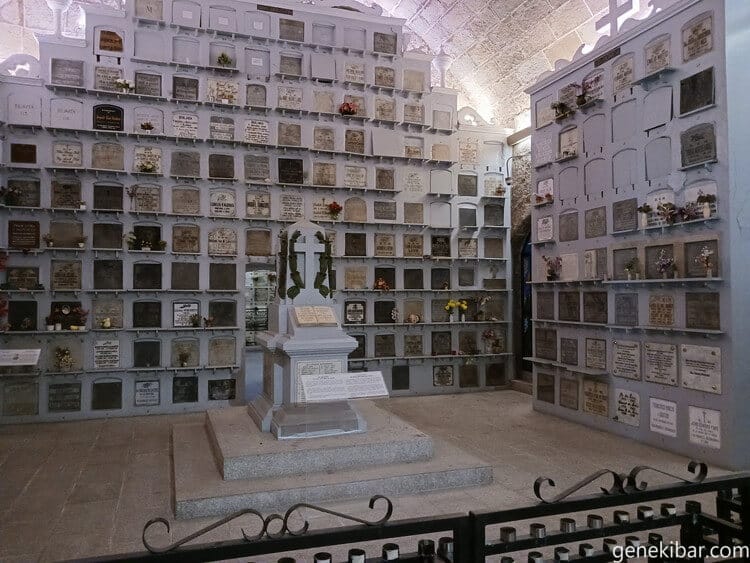 修道士の遺骨が納められているようなもの