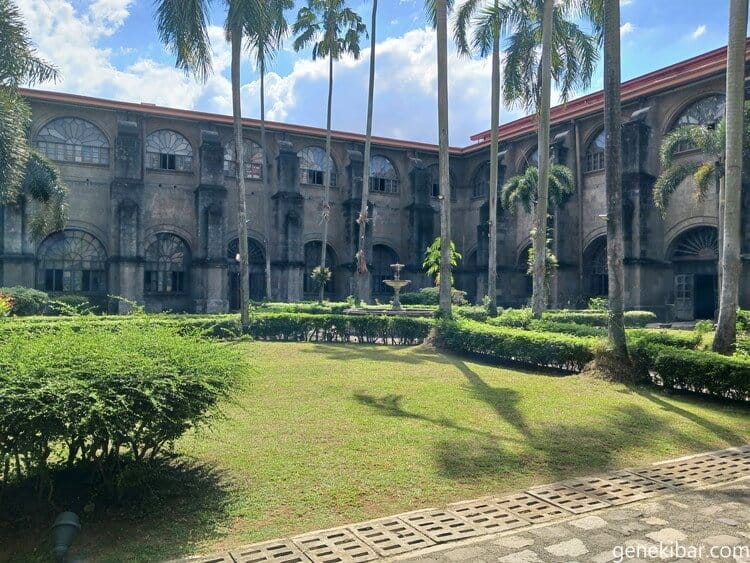 サンアグスティン教会の中庭