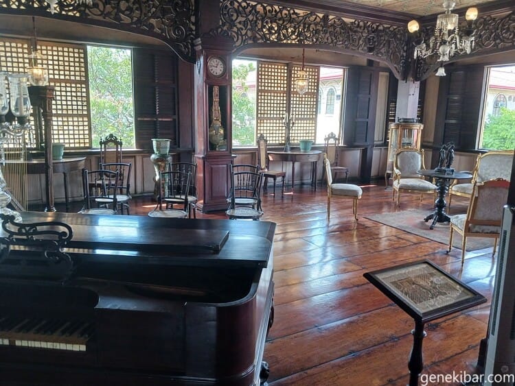 カーサマニラ博物館のピアノ