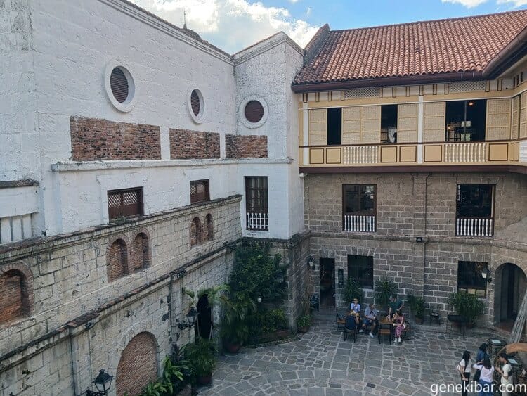 カーサマニラ博物館の外