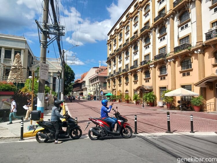 イントラムロスのバイクドライバー
