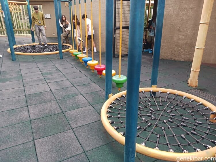 プレイグラウンドの遊具