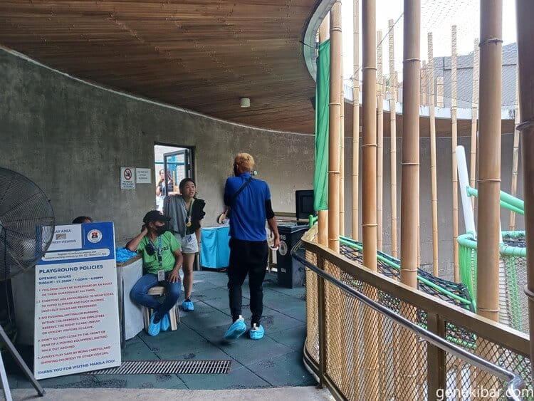 プレイグラウンドの入り口