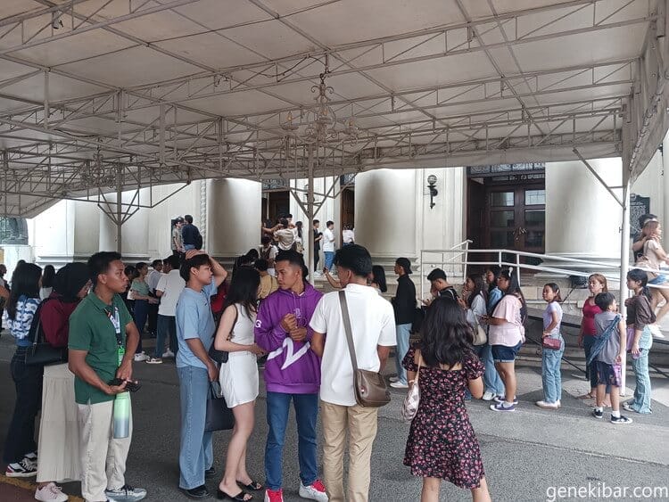 フィリピン国立博物館の行列