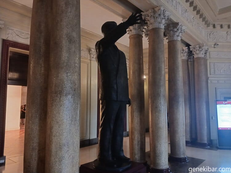 ホセリサール像