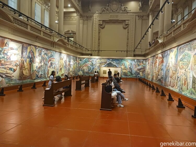 休憩もできる展示スペース