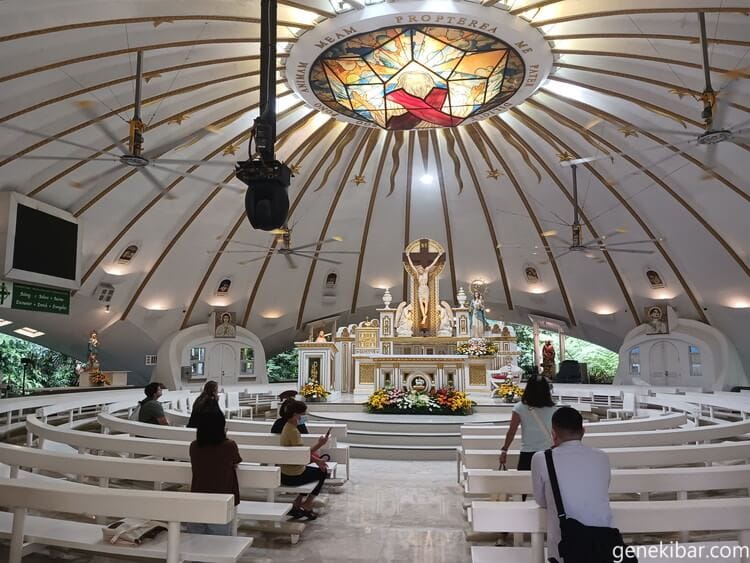 グリーンベルト教会の内部