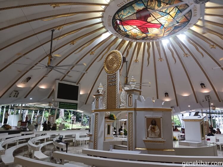 グリーンベルト教会の内部