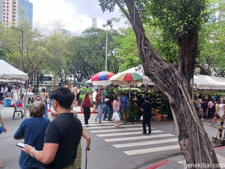 サタデーマーケットの入り口