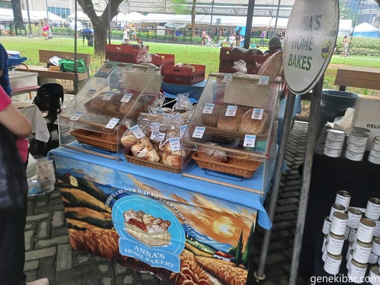 サタデーマーケットのパン