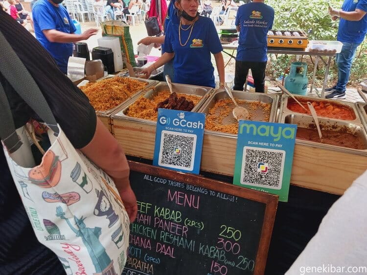 サタデーマーケットのカレー店