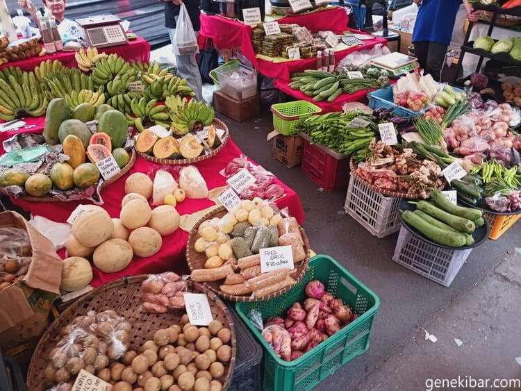 サタデーマーケットの野菜