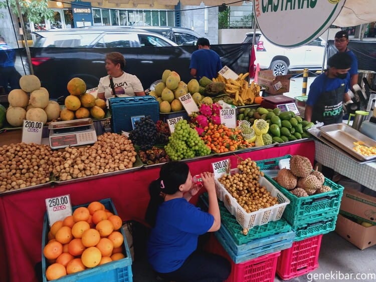 サタデーマーケットの果物