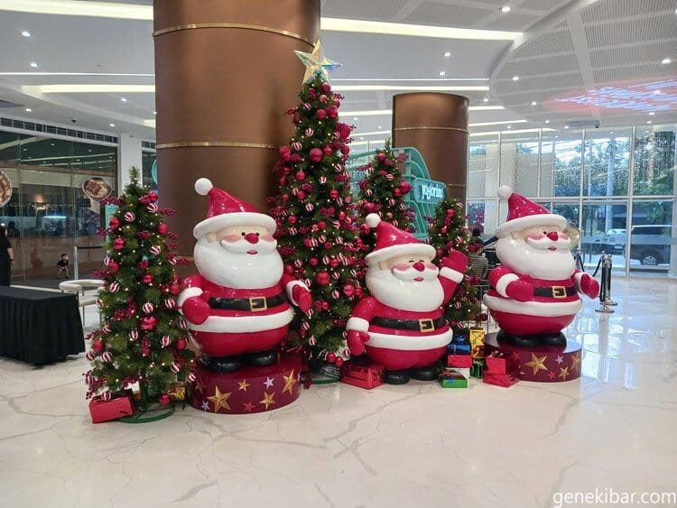 クリスマスの飾りつけ