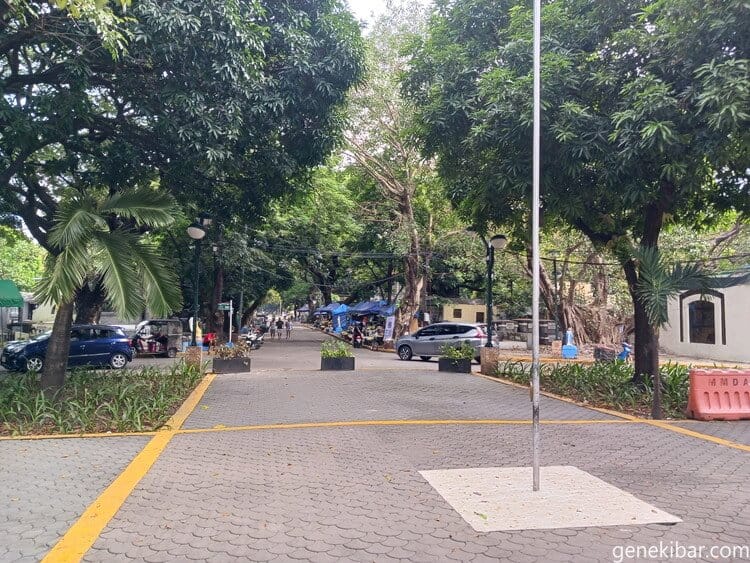 マニラ墓地の正面