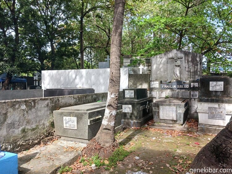 マニラ墓地の墓