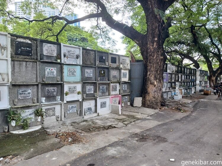 引き出し状の墓