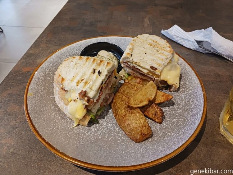 ALTO GROUNDSのサンドイッチ