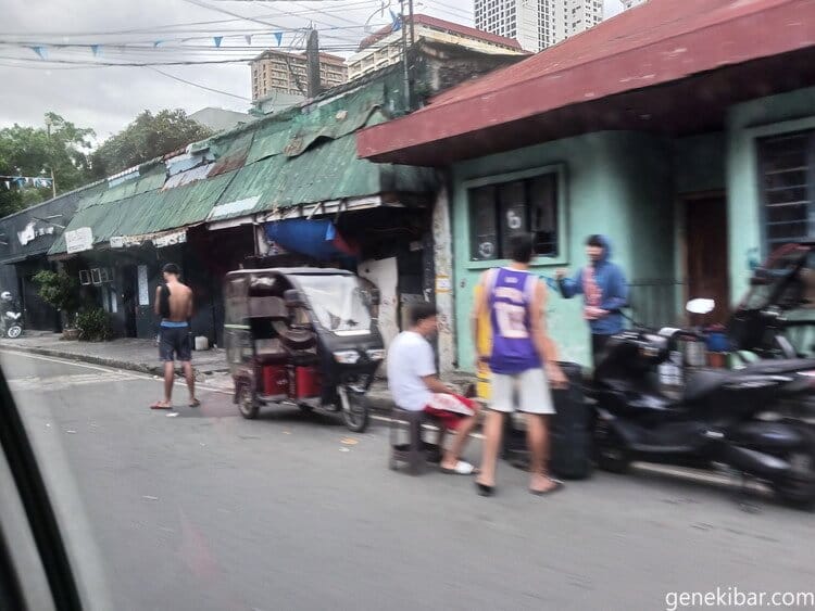 タクシーから見たエルミタの街