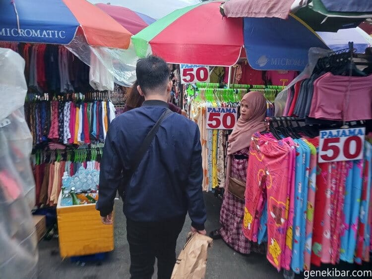 バクラランマーケットの売り物